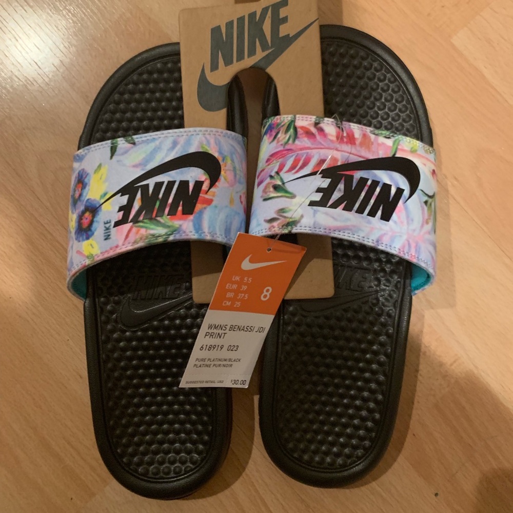 Nike Benassi Slides